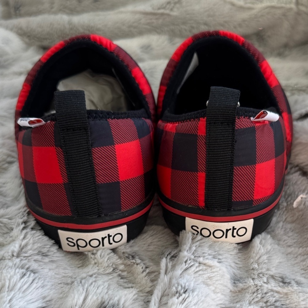 Sporto Red and Black Plaid Puffer Shoe slippers size 7 wide NWT - Picture 3 of 7